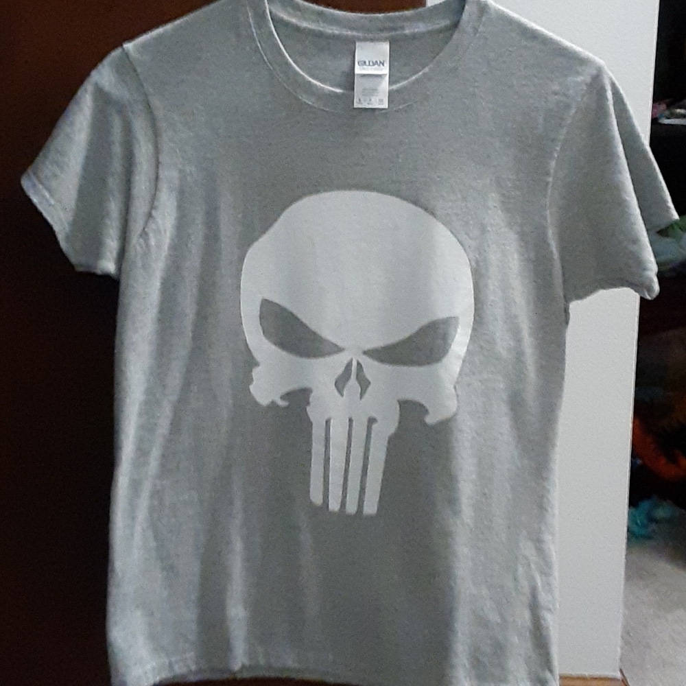 💥  Women's small Punisher tee NWOT